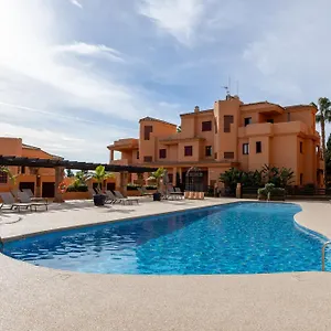 https://resort-royal-marbella-golf.es-andalucia.com